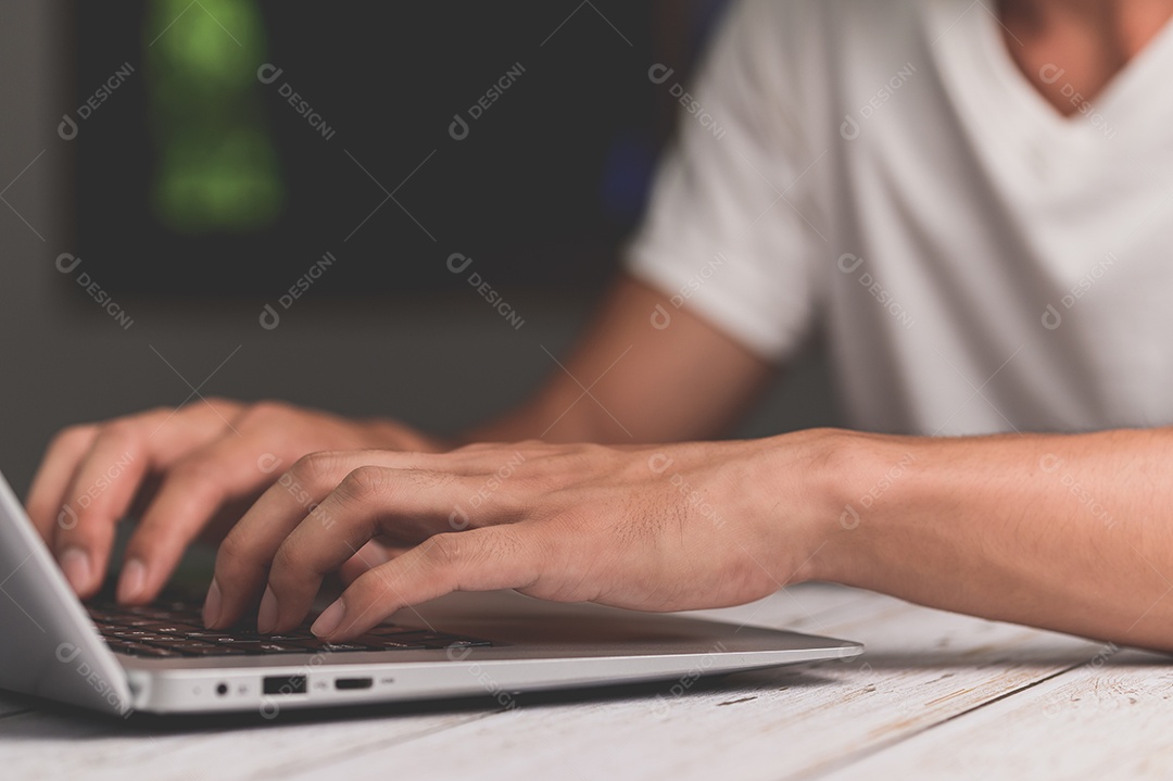 Trabalhando através de um sistema de computador