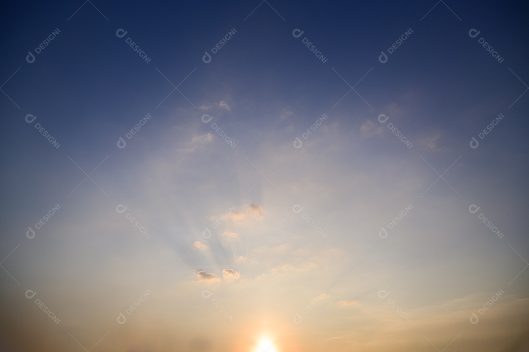 Nuvens do céu à noite