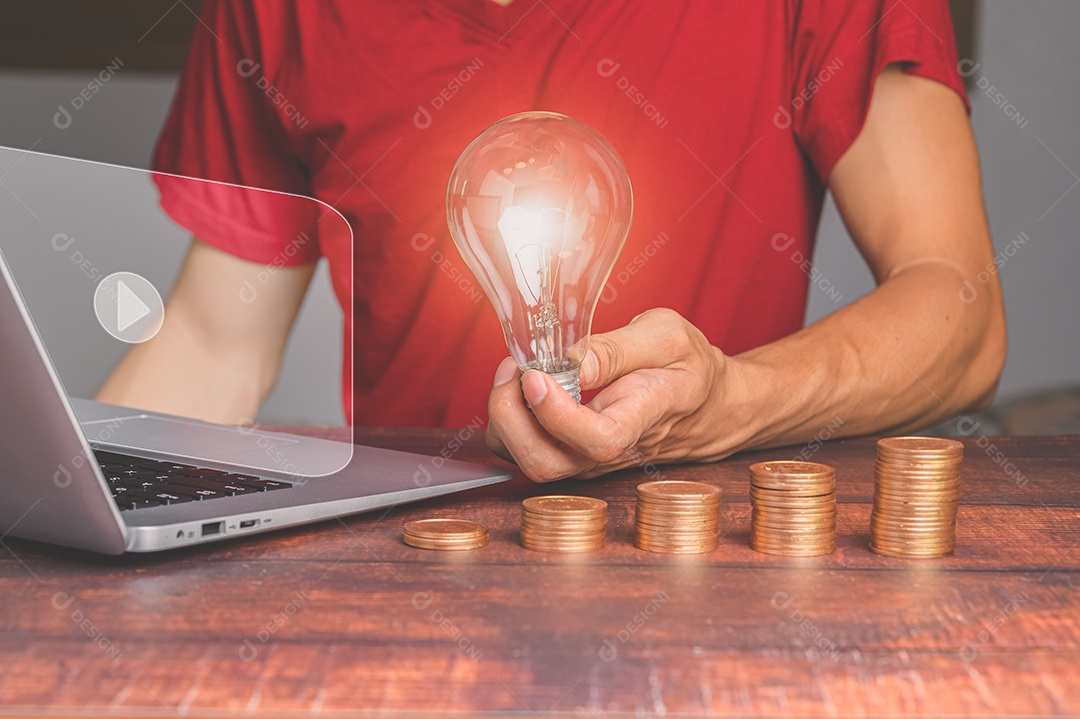 Usando laptop para streaming online assistindo vídeo na internet concerto ao vivo Ideias