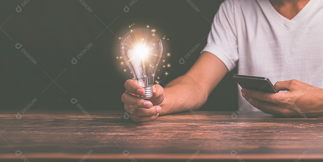 Lâmpadas ideias de novas ideias com tecnologia inovadora e criatividade