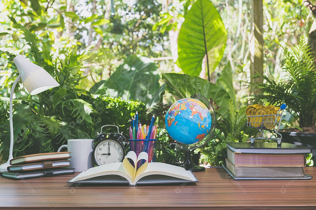 Conceito de leitura de livros e mesas