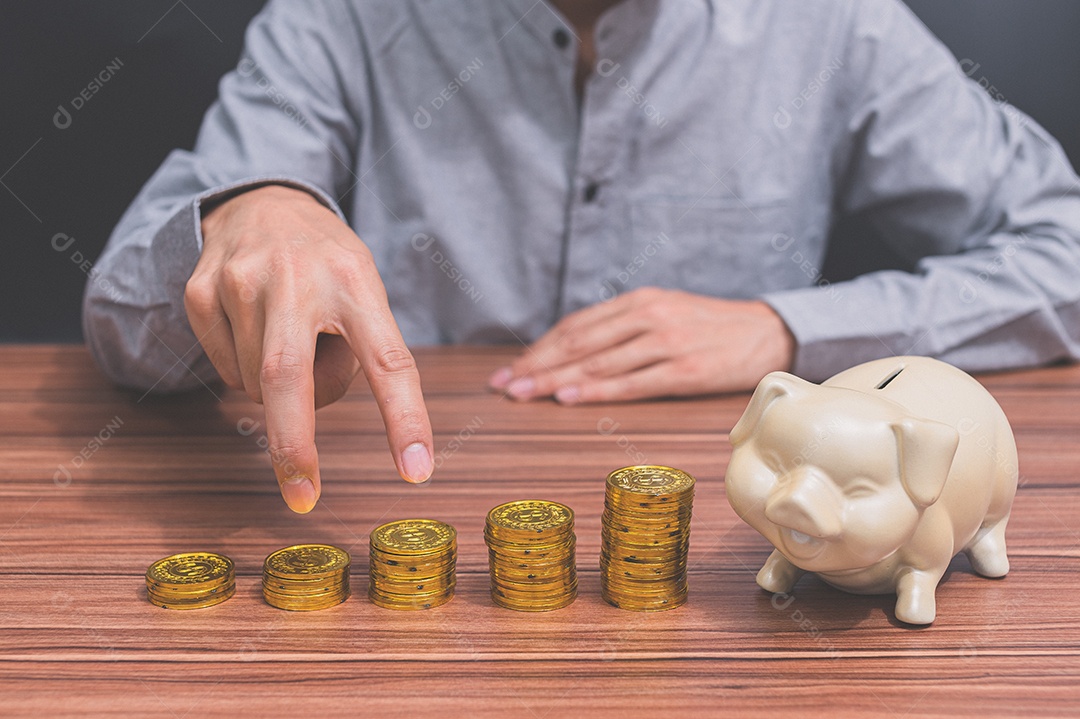 Conceito de moedas empilhadas mostrando o crescimento das finanças empresariais