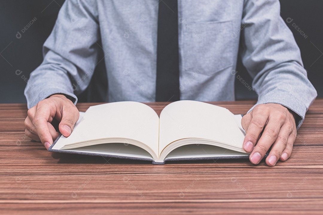 Leia livros para aumentar o conhecimento e as ideias