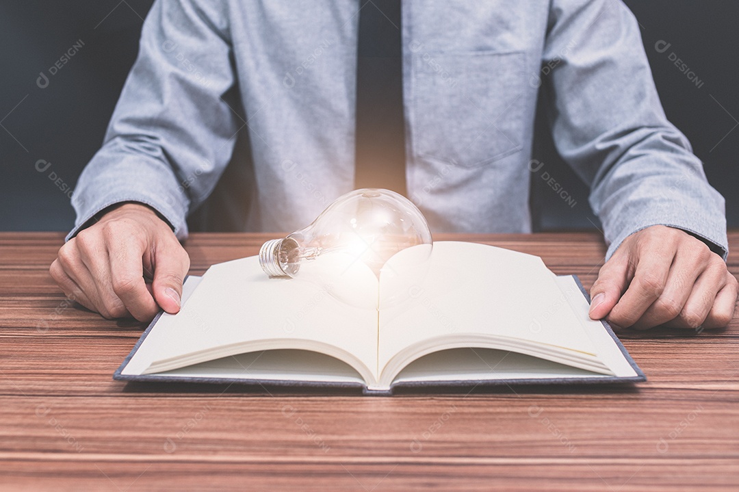 Leia livros para aumentar o conhecimento e as ideias