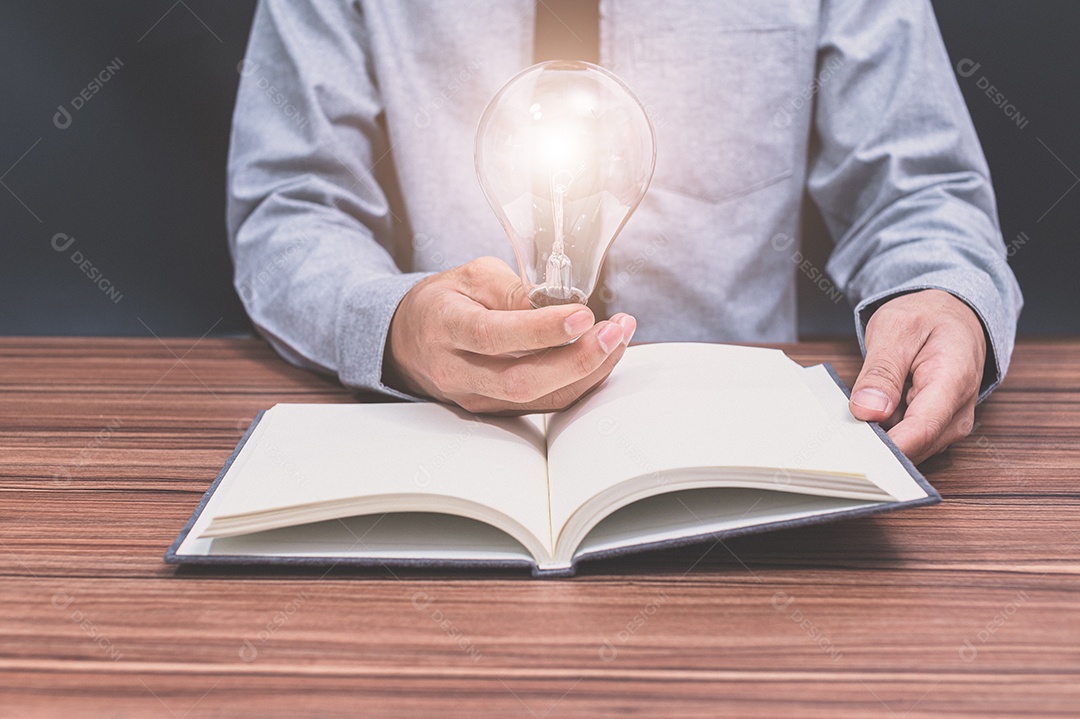 Leia livros para aumentar o conhecimento e as ideias