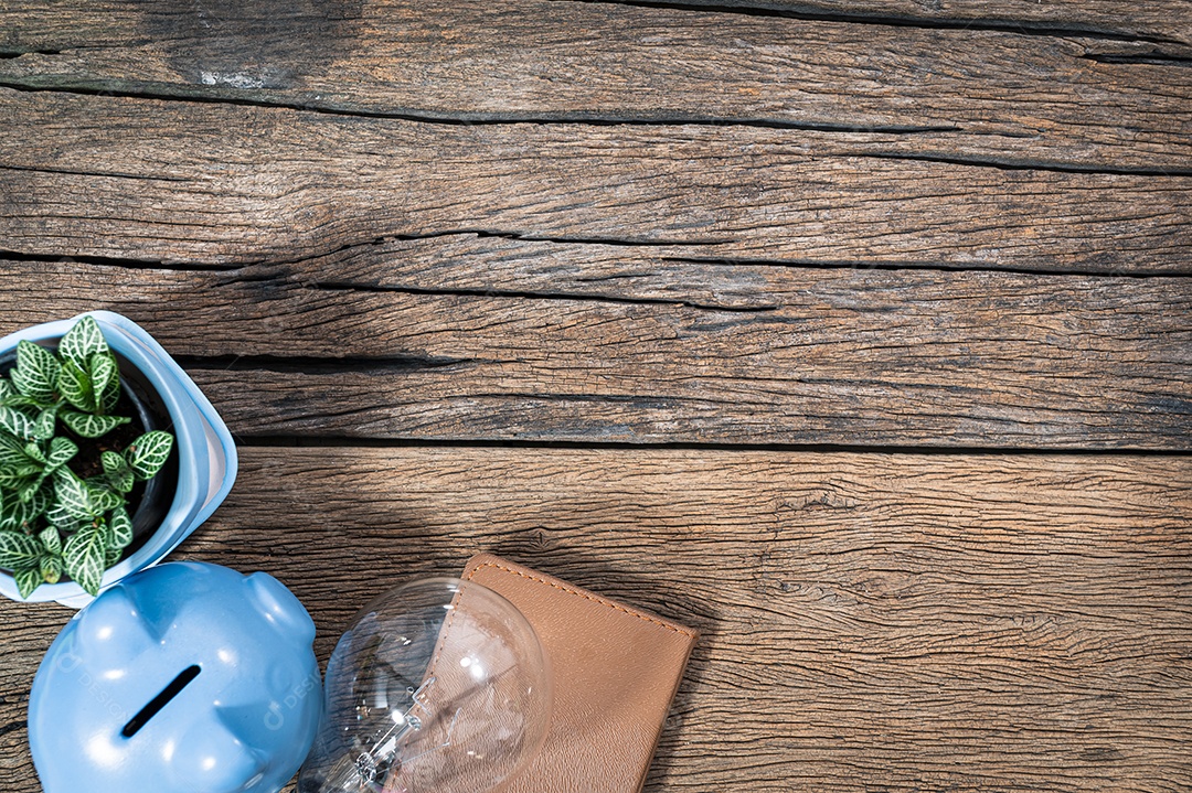 Mesas de trabalho, cadernos, artigos de papelaria e café estão acima da vista