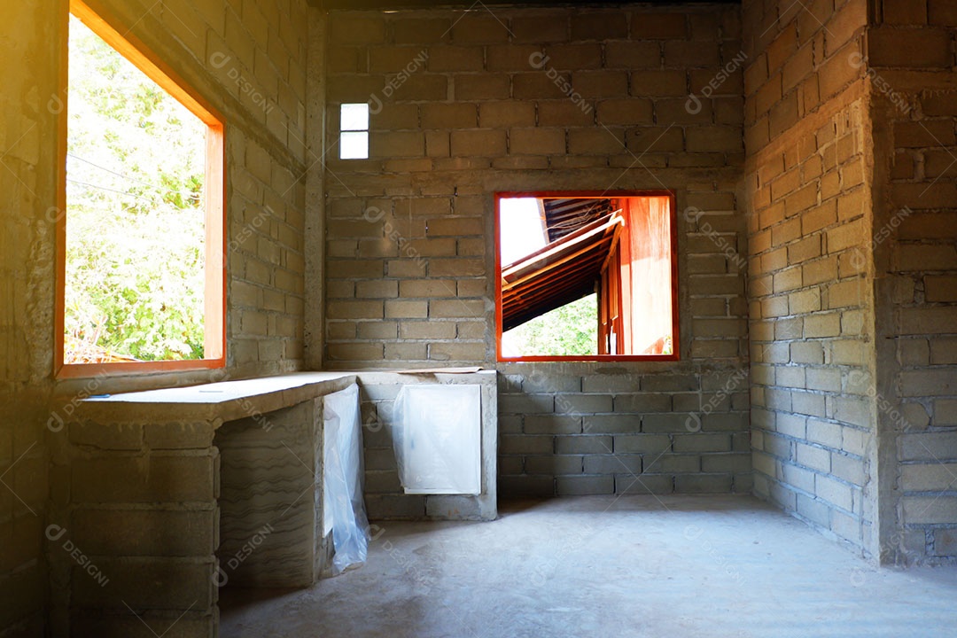 A cozinha da casa está sendo reconstruída.