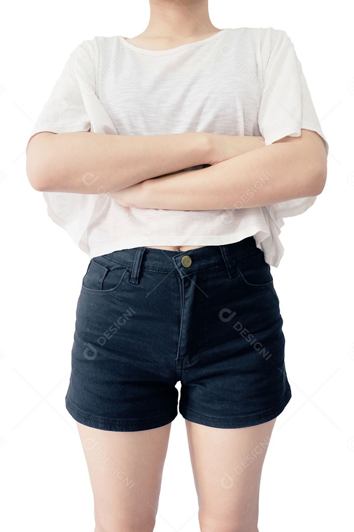 Vestido da moda da mulher asiática por camiseta branca fina e jeans curtos pretos isolados em fundo branco