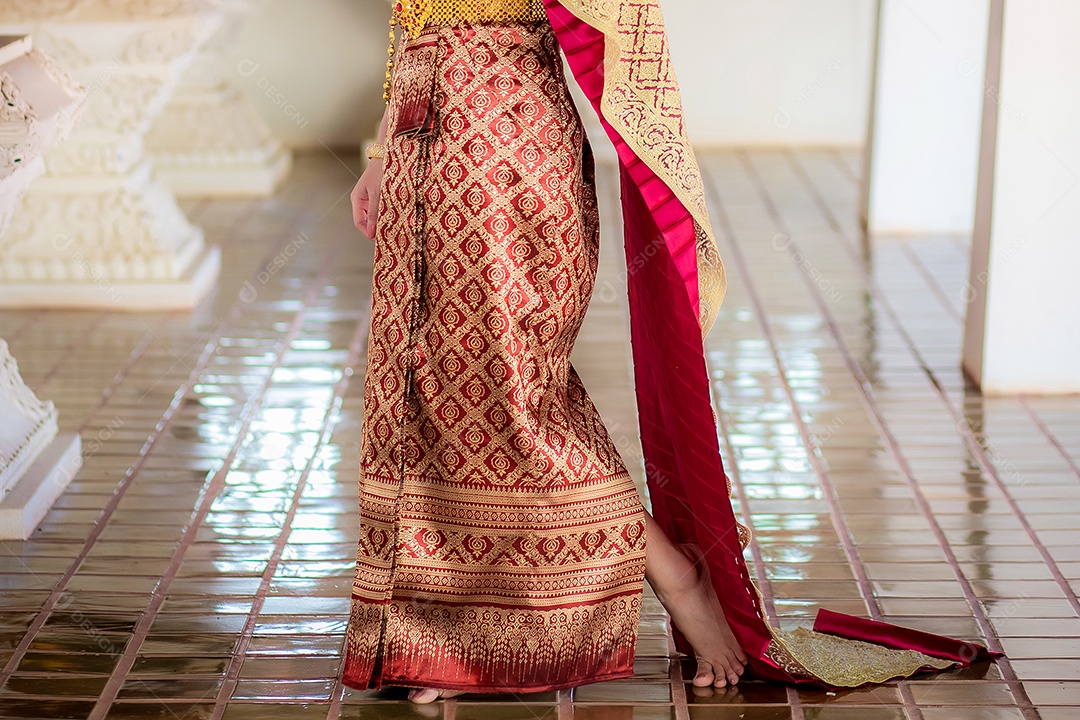 Moda do vestido tailandês da noiva