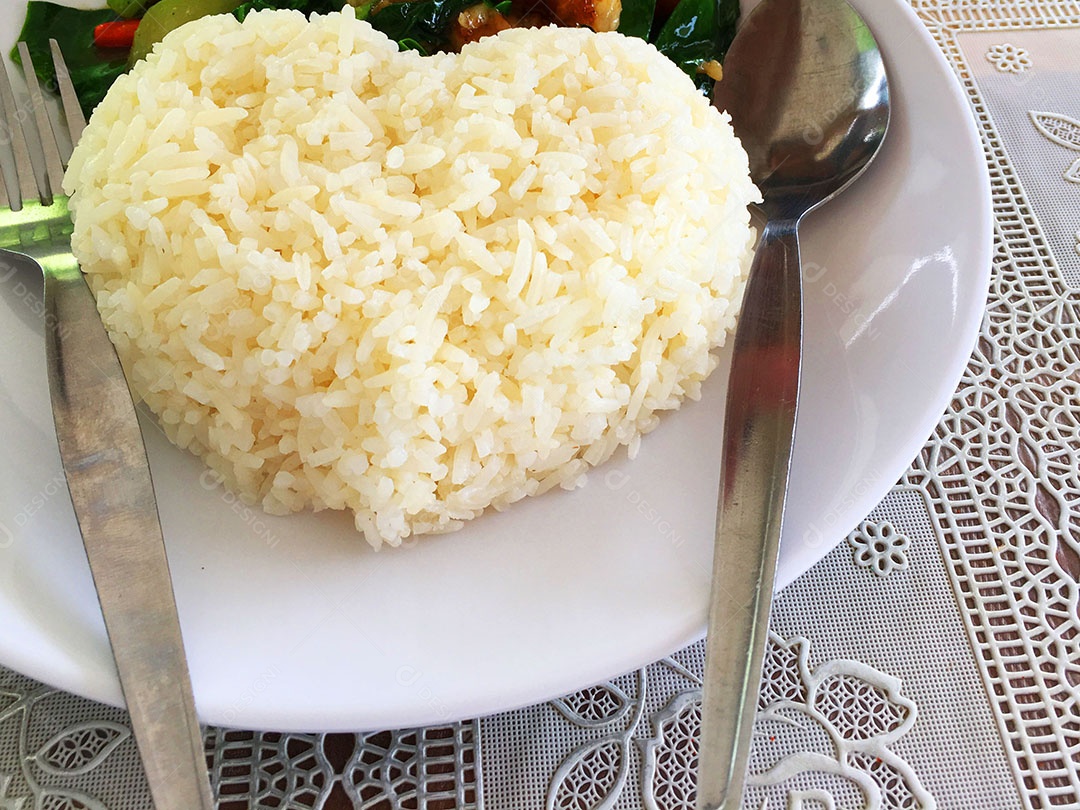 Prato de comida arroz com fritas