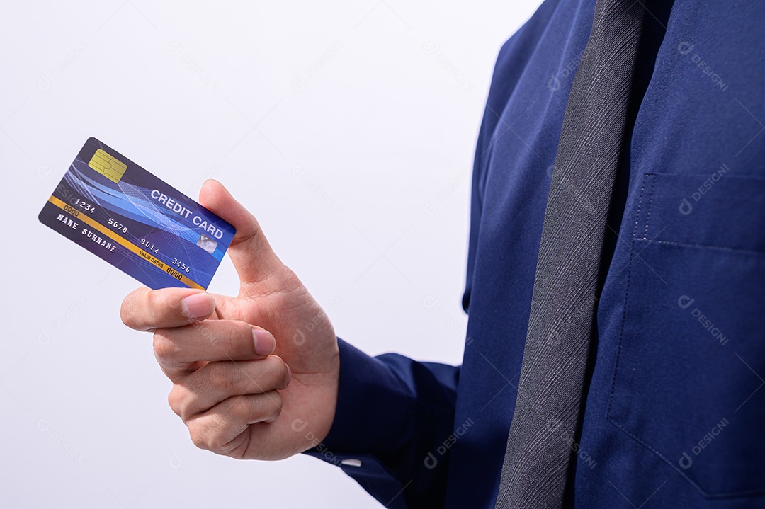 Executivos guardam cartões de crédito