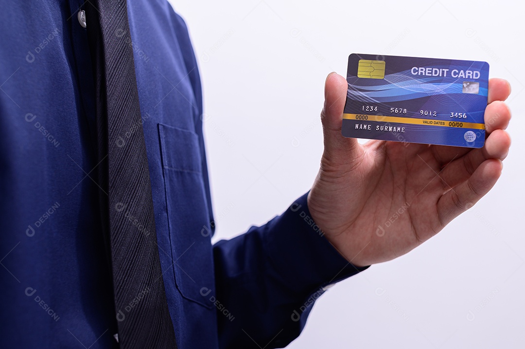 Executivos guardam cartões de crédito