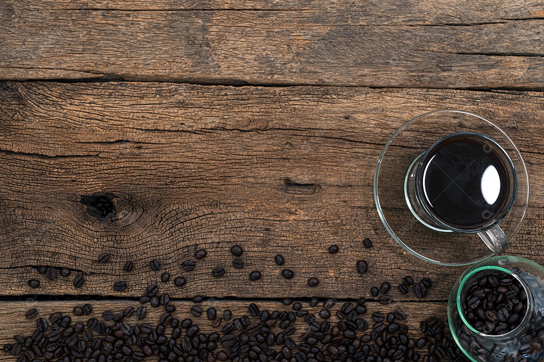 Smartphone e café na mesa