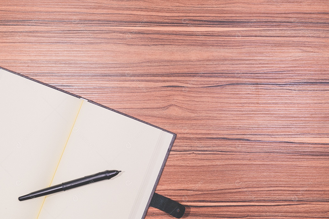 Adoro escrever canetas e cadernos