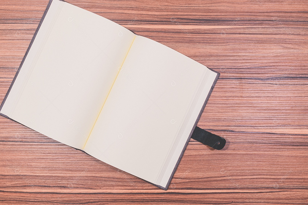 Adoro escrever canetas e cadernos