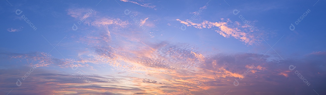 Céu e as nuvens à noite