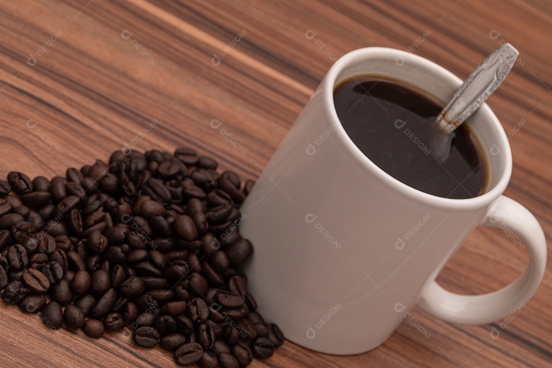 Adoro ler, escrever livros, beber café