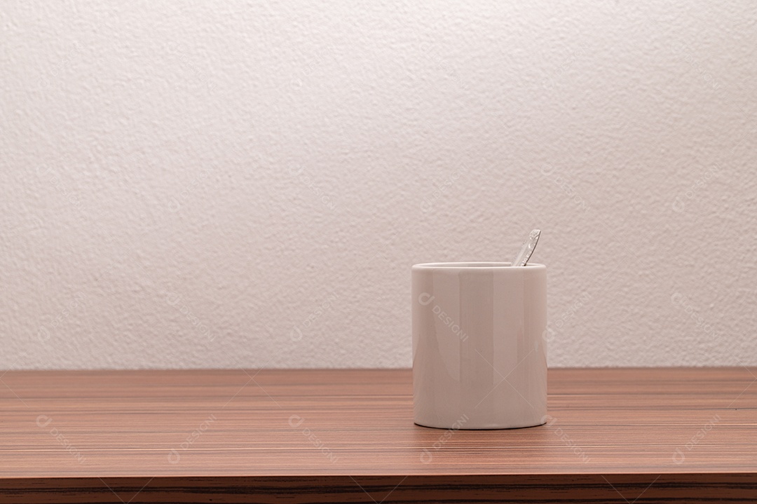 Adoro ler, escrever livros, beber café