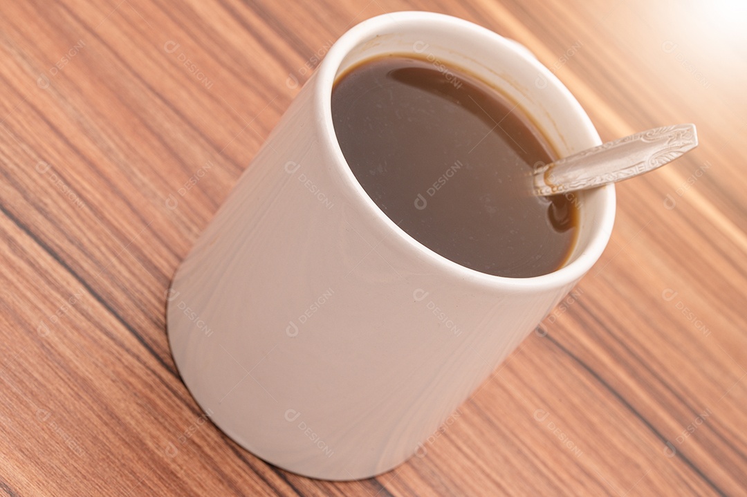 Adoro ler, escrever livros, beber café