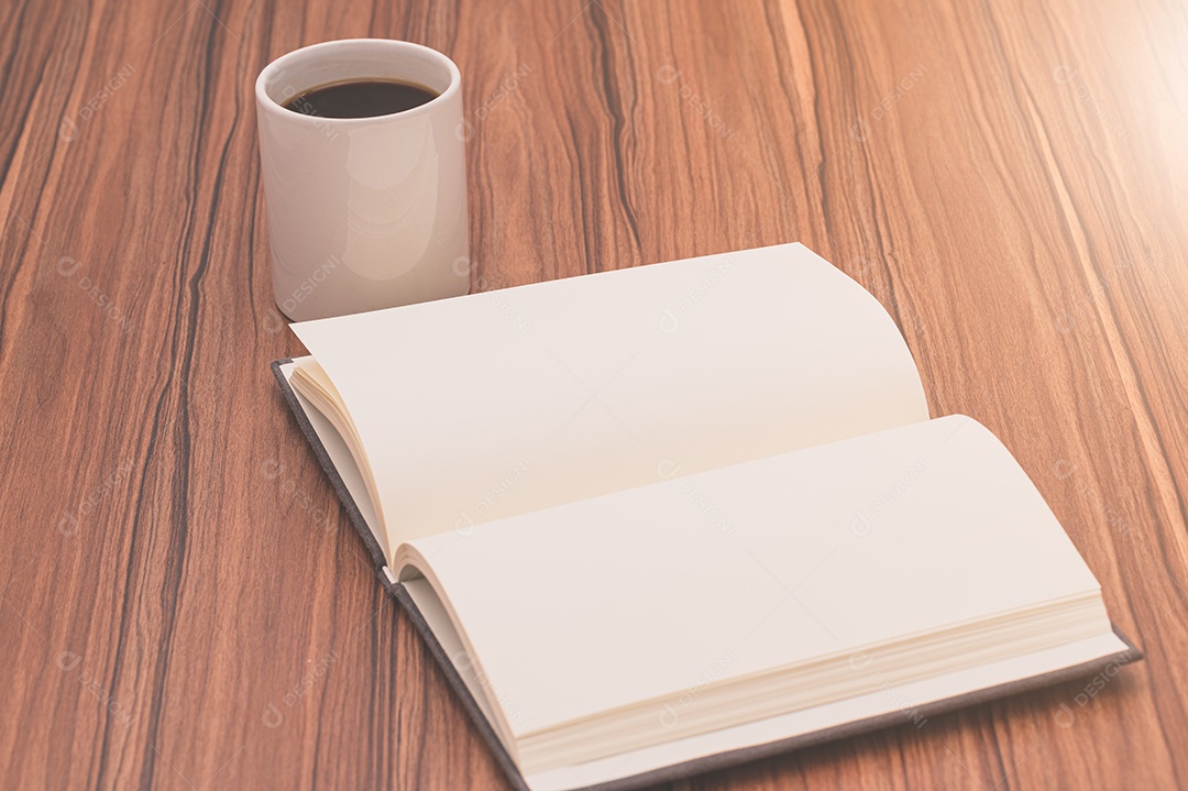 Adoro ler, escrever livros, beber café