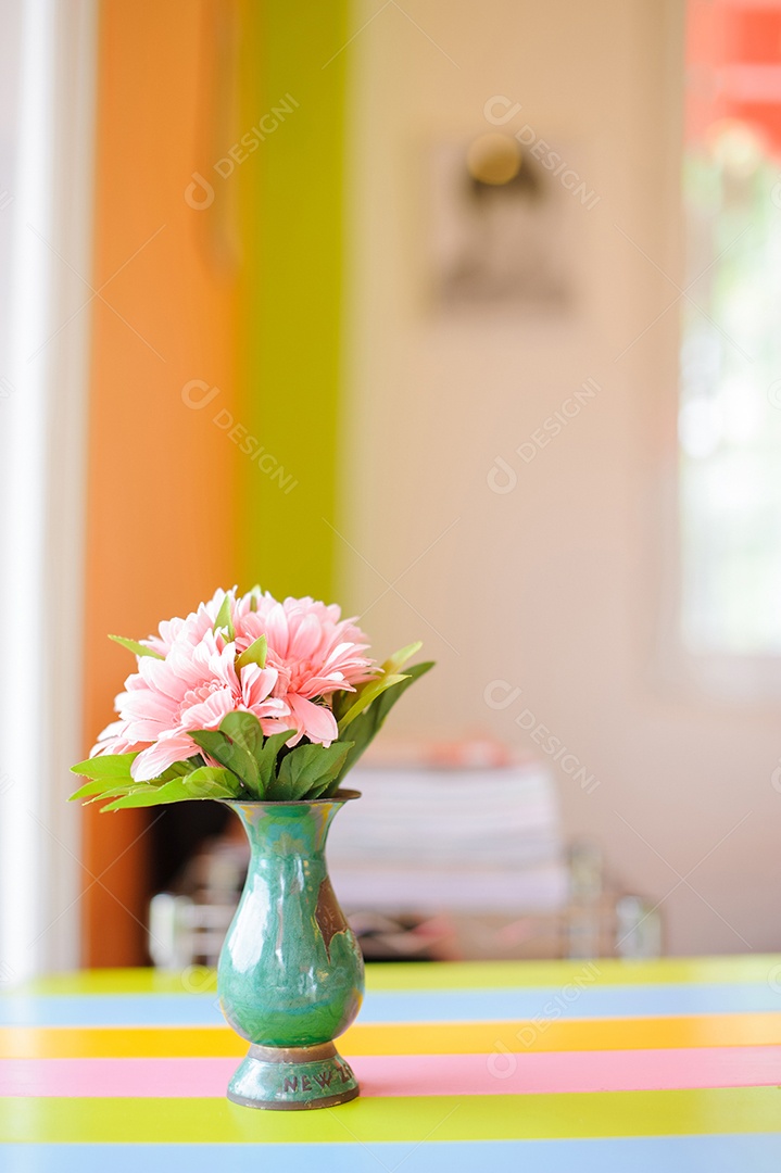 Flores cor de rosa em um vaso