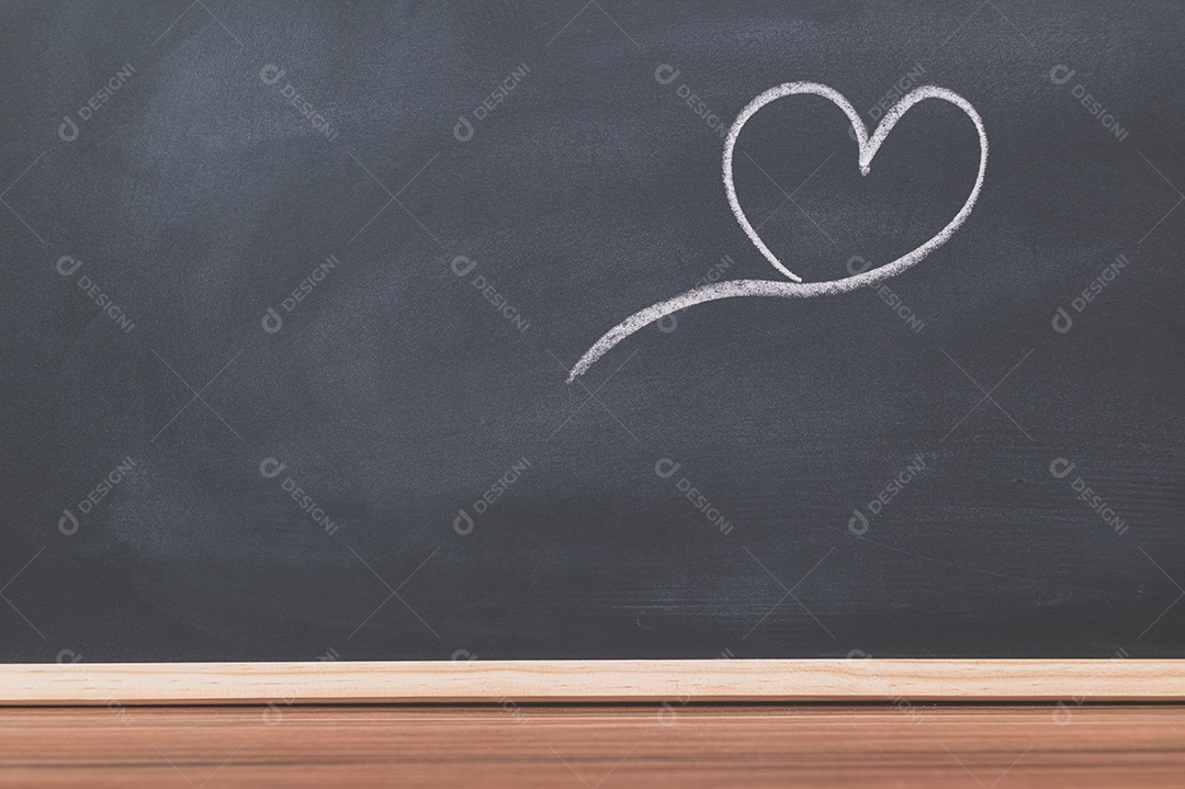 Forma do coração no quadro-negro