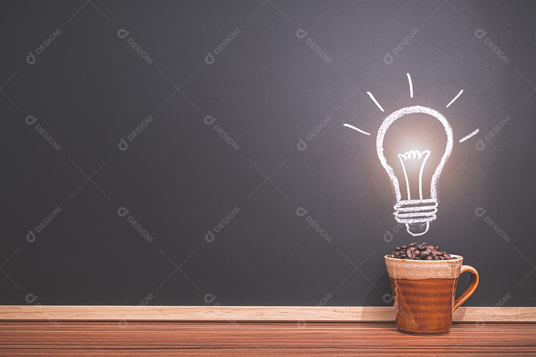 Conceito de amor ao café As canecas, os bulbos e os grãos de café