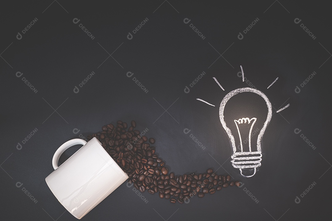 Adoro beber café, grãos de café alinham a palavra café