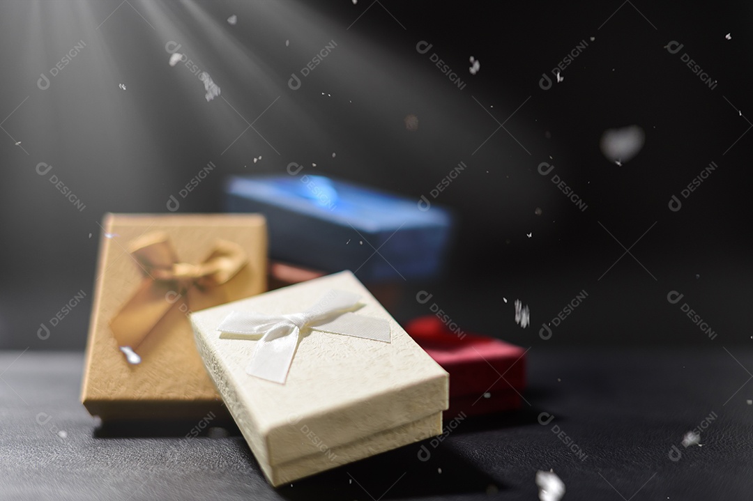 Fundo de noite de neve de caixa de presente de feliz natal