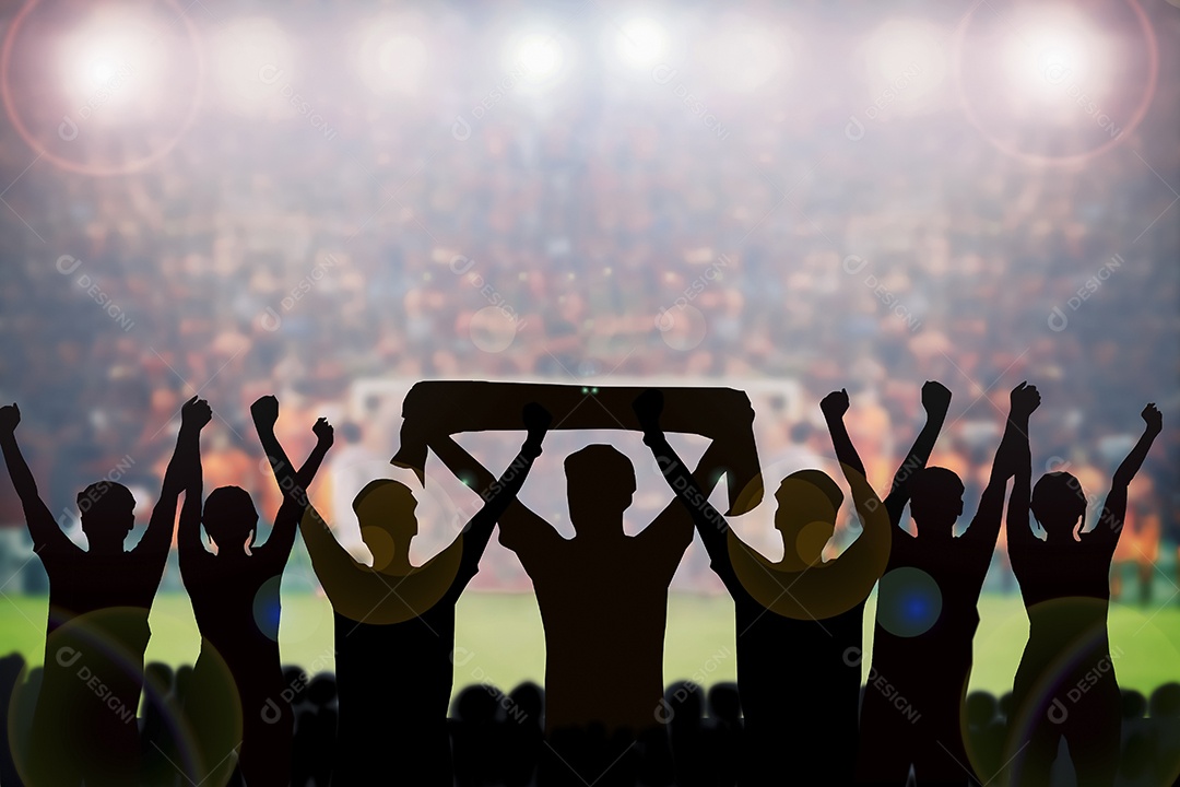 silhuetas de fãs de futebol em uma partida e espectadores no estádio de futebol