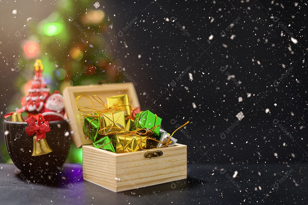 Caixa de presente feliz natal fundo isolado