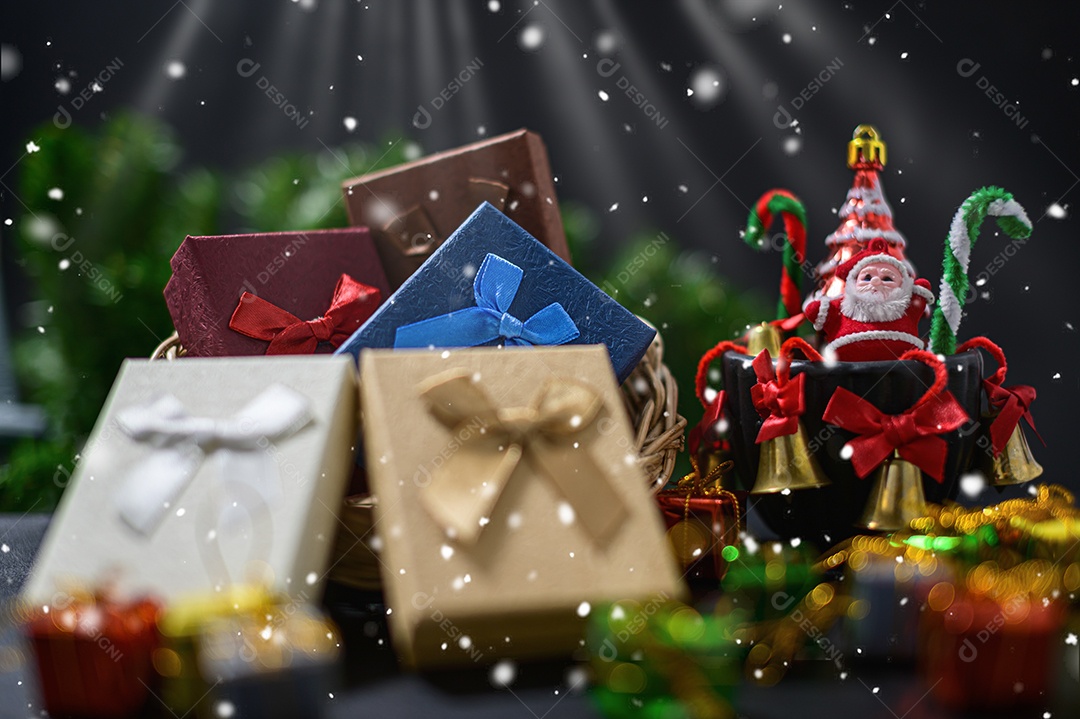 Caixa de presente feliz natal fundo isolado