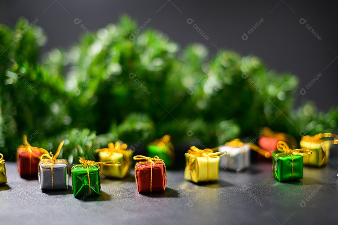 Caixa de presente feliz natal fundo isolado