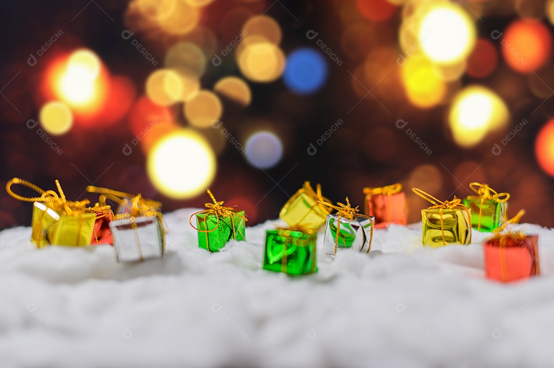 Caixa de presente feliz natal fundo isolado