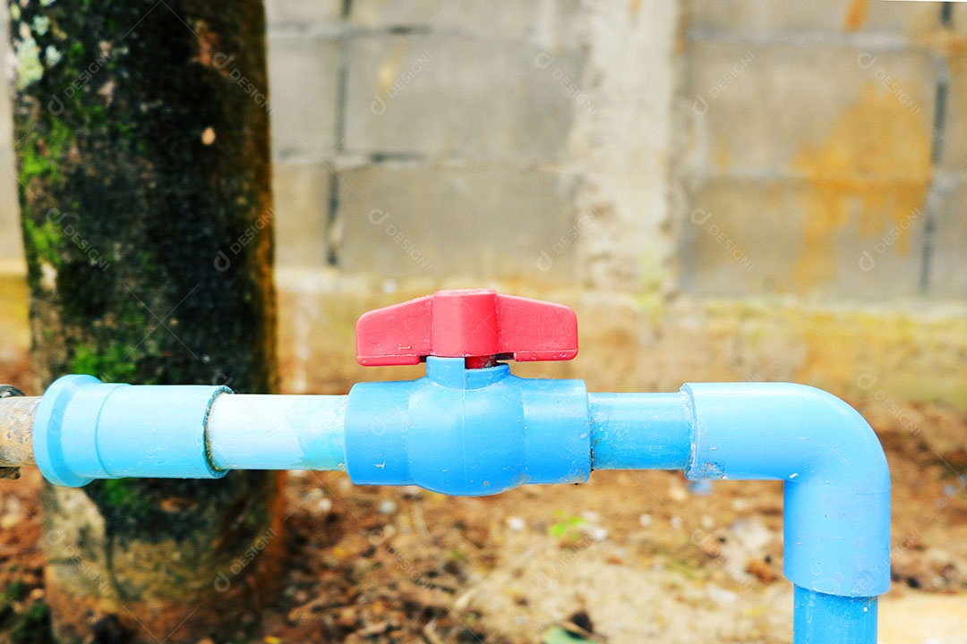 Válvula de água plástica do tubo de pvc ao ar livre