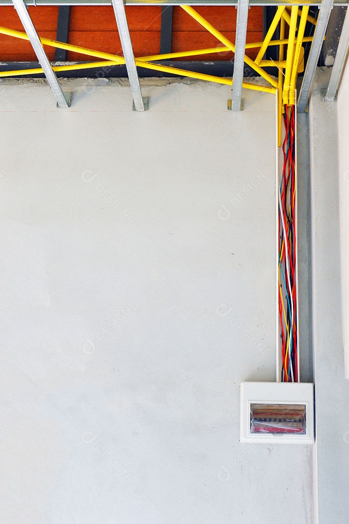 Junção do chicote elétrico na caixa no teto.