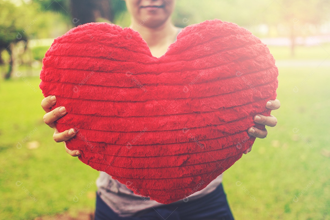 Conceito de coração vermelho de incentivo
