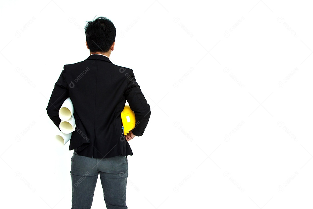 Engenheiro civil de visão traseira segurando a planta