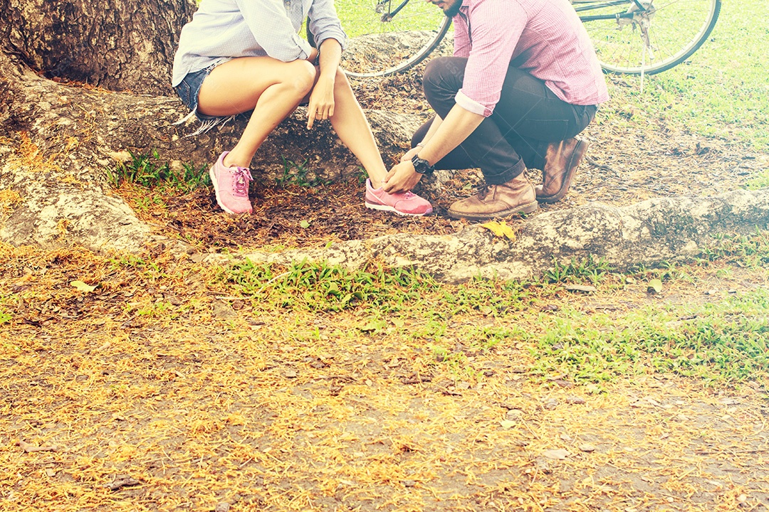 Casal de amor vintage, Fechar foto romântica de casal fofo ao ar livre