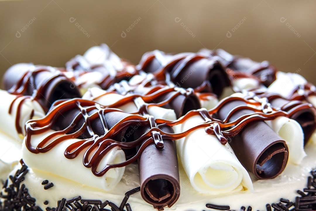 Bolo de chocolate cachimbo escuro e branco