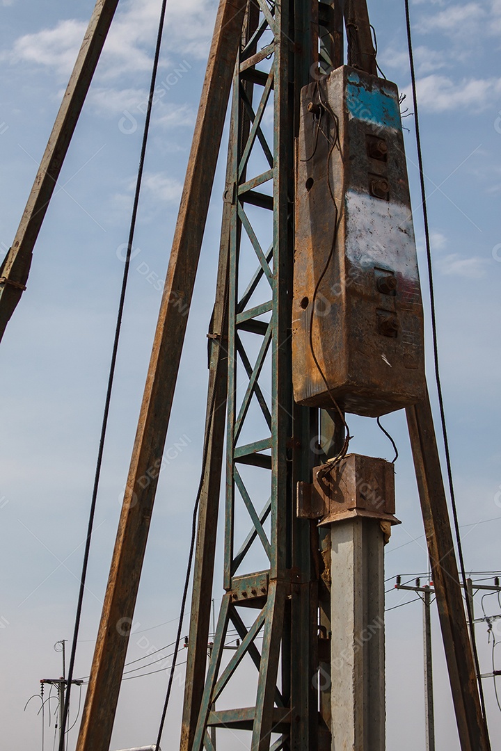 Guindaste e construção civil com estaca de concreto