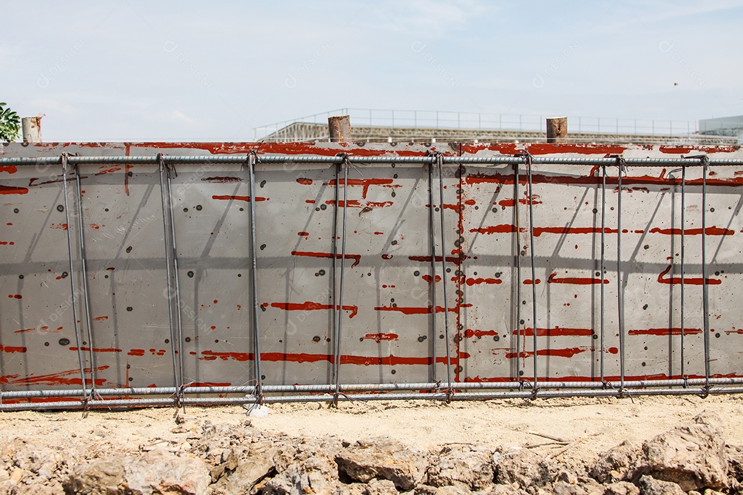 Estrutura metálica de reforço para vazamento de concreto