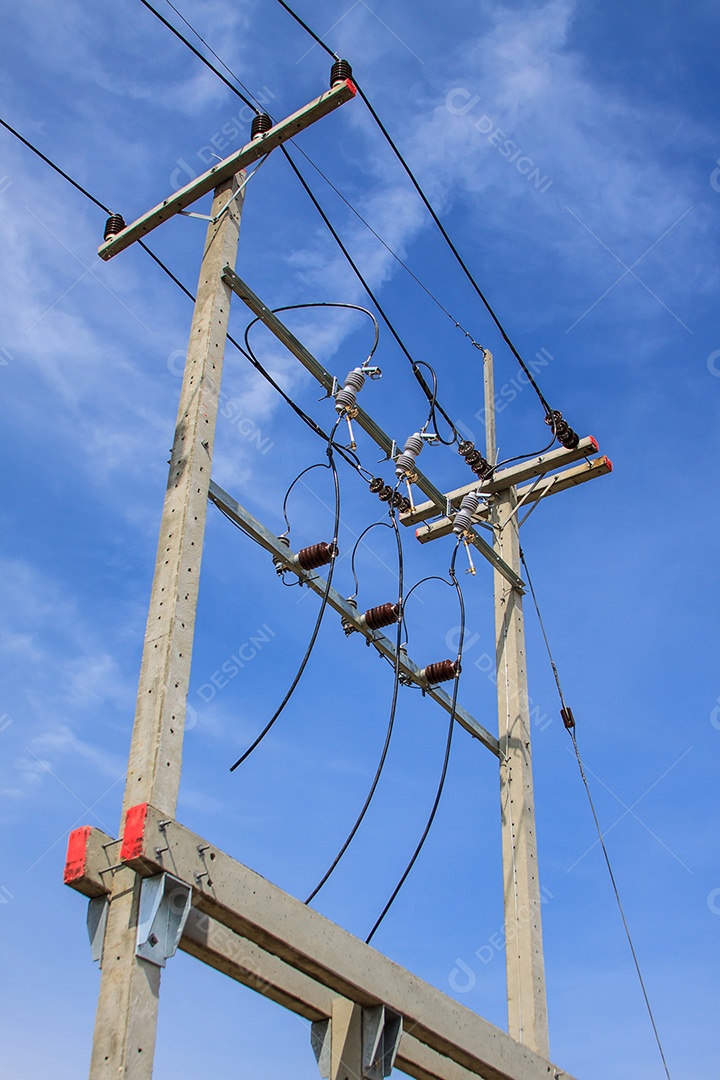 Transformadores de tensão na rua