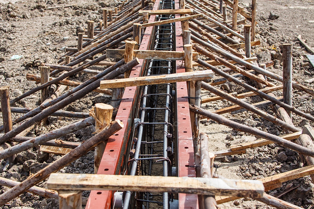 Estrutura metálica de reforço para vazamento de concreto