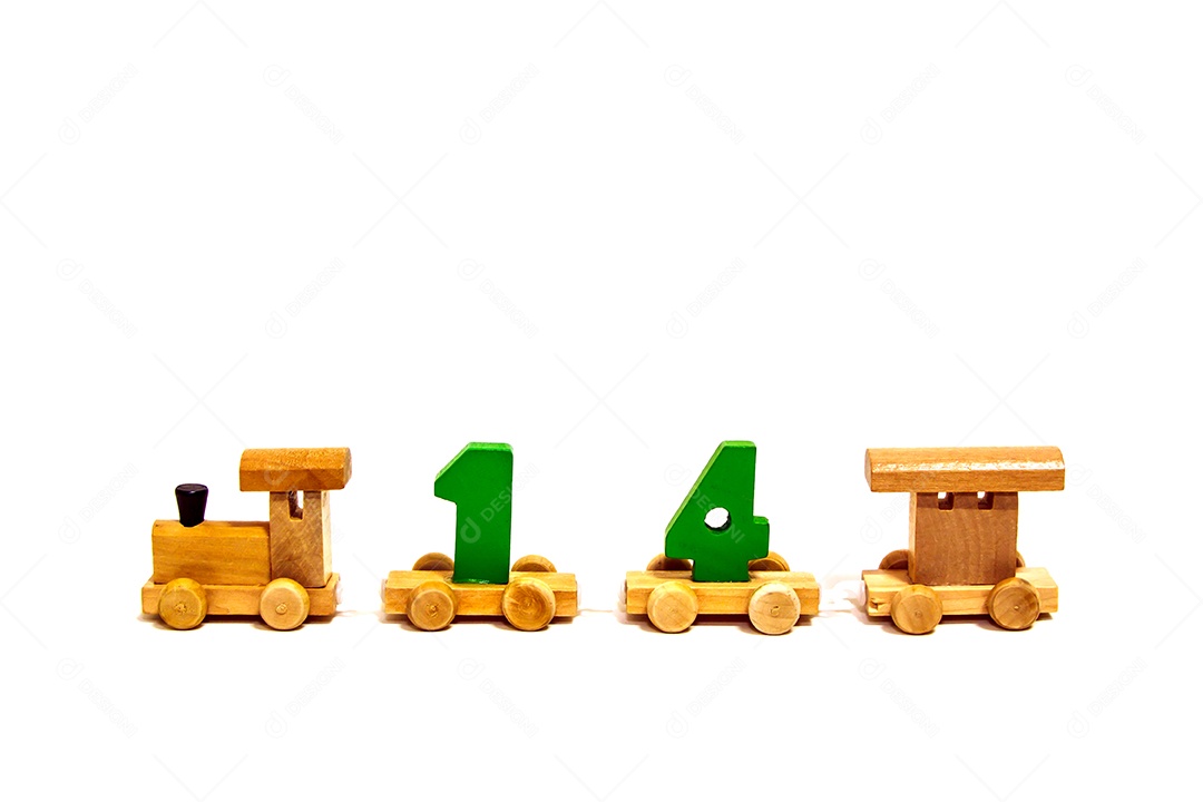 Trem de brinquedo de madeira do dia dos namorados isolado no fundo branco