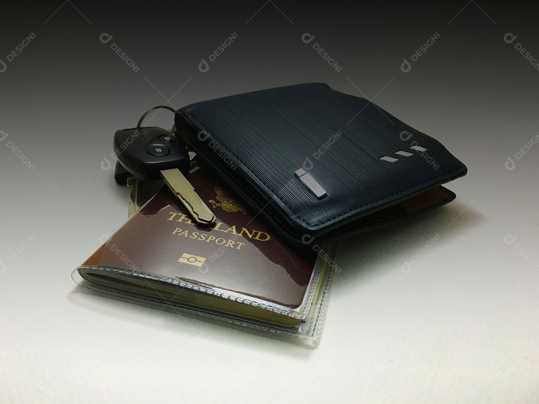 Passaporte chave de carro carteira sobre fundo isolado