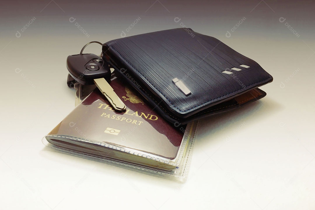 Passaporte chave de carro carteira sobre fundo isolado