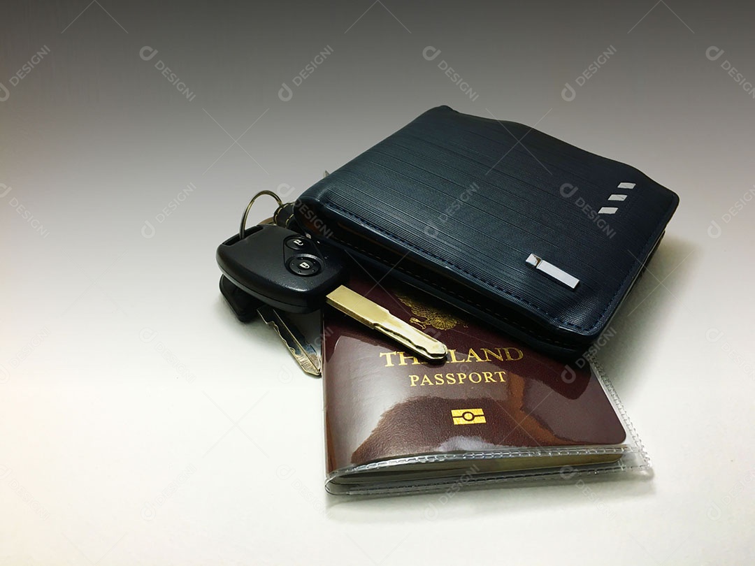 Passaporte chave de carro carteira sobre fundo isolado