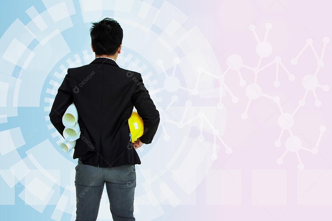 Engenheiro civil de visão traseira segurando planta