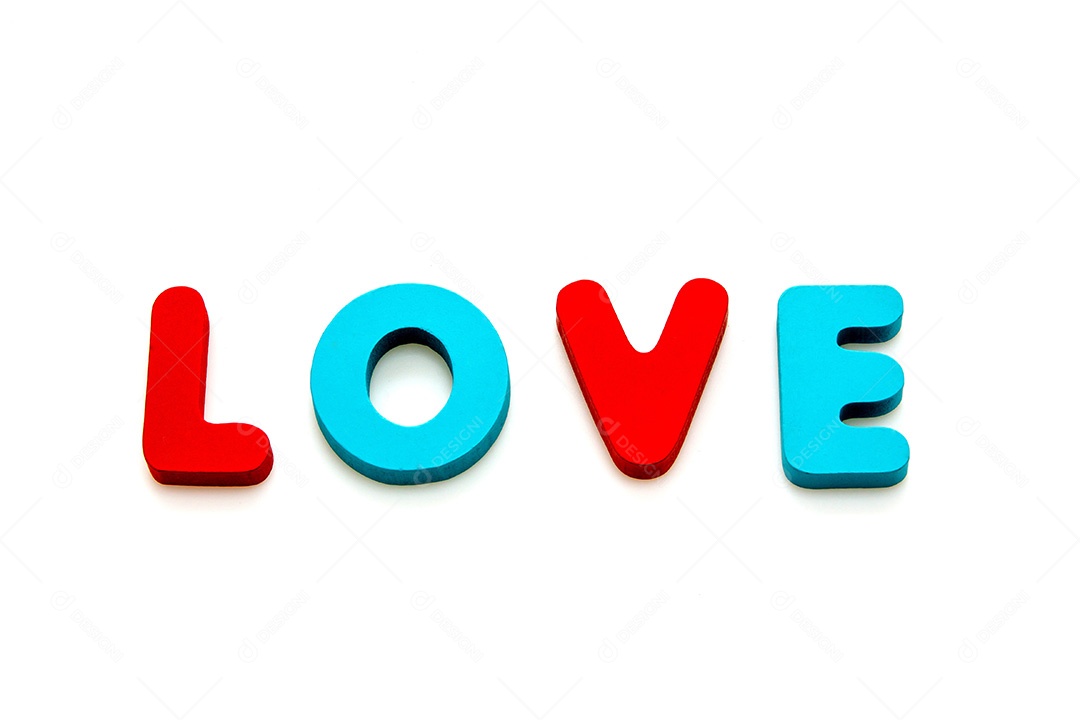 Exprima o ícone do amor em um fundo branco, madeira do brinquedo